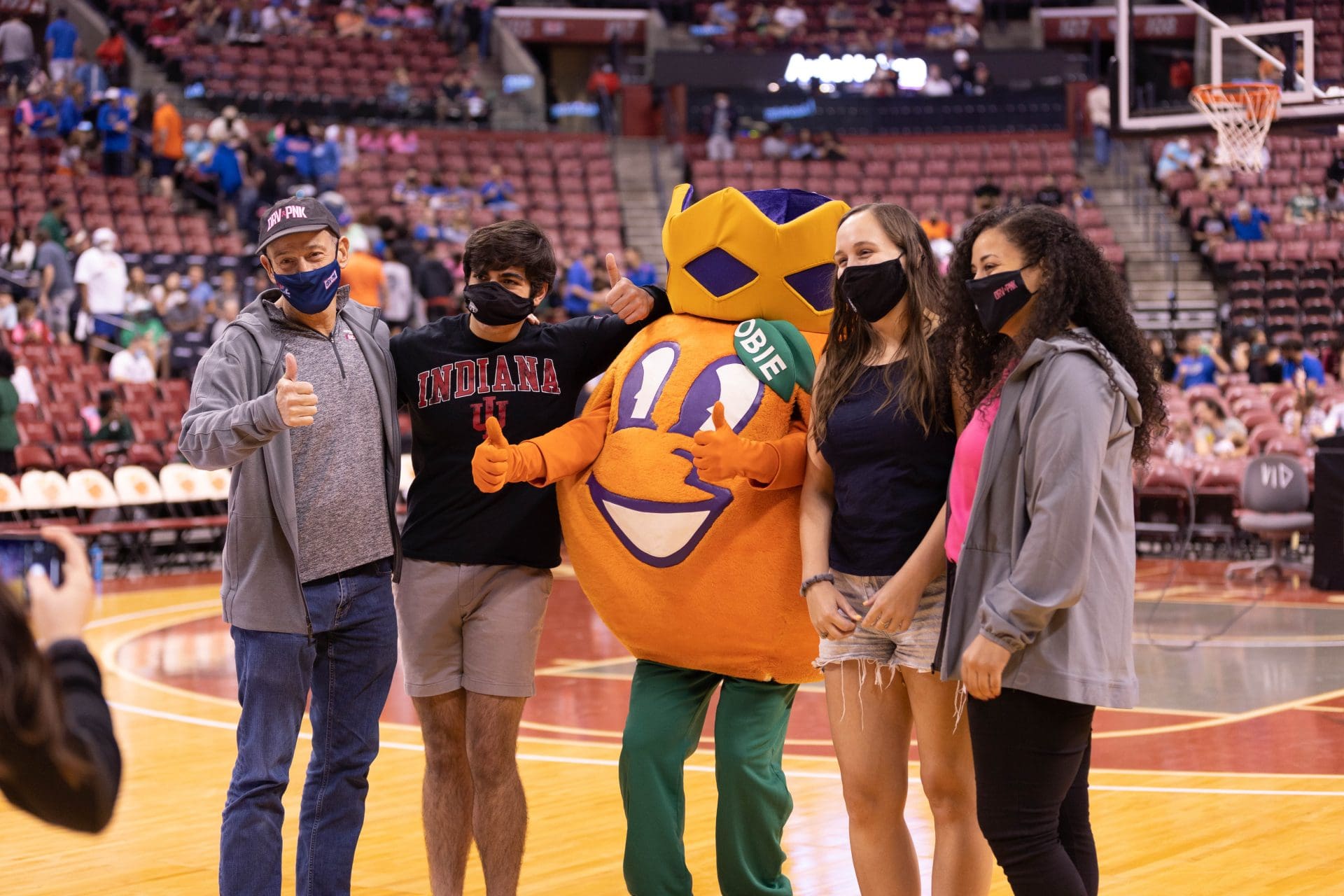 Two Local Fans Vie for 25,000 at AutoNation Orange Bowl Basketball