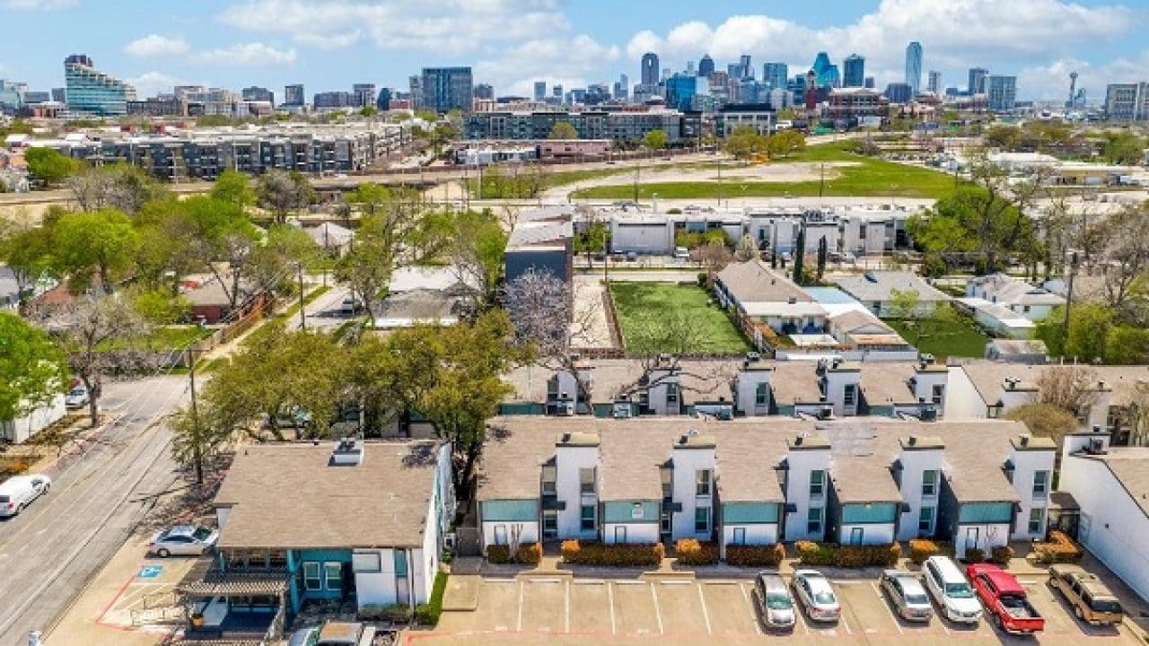 Marcus & Millichap Arranges The Sale Of A 137-Unit Apartment Building ...