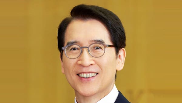 Dr. Chang-Jae Shin of Kyobo Life Joins Father in Insurance Hall of Fame ...